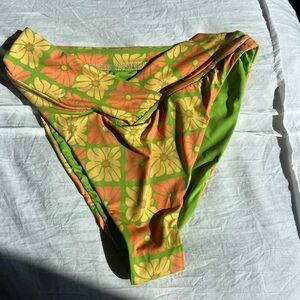 Dippin’ Daisys funky Daisy retro fit bottom